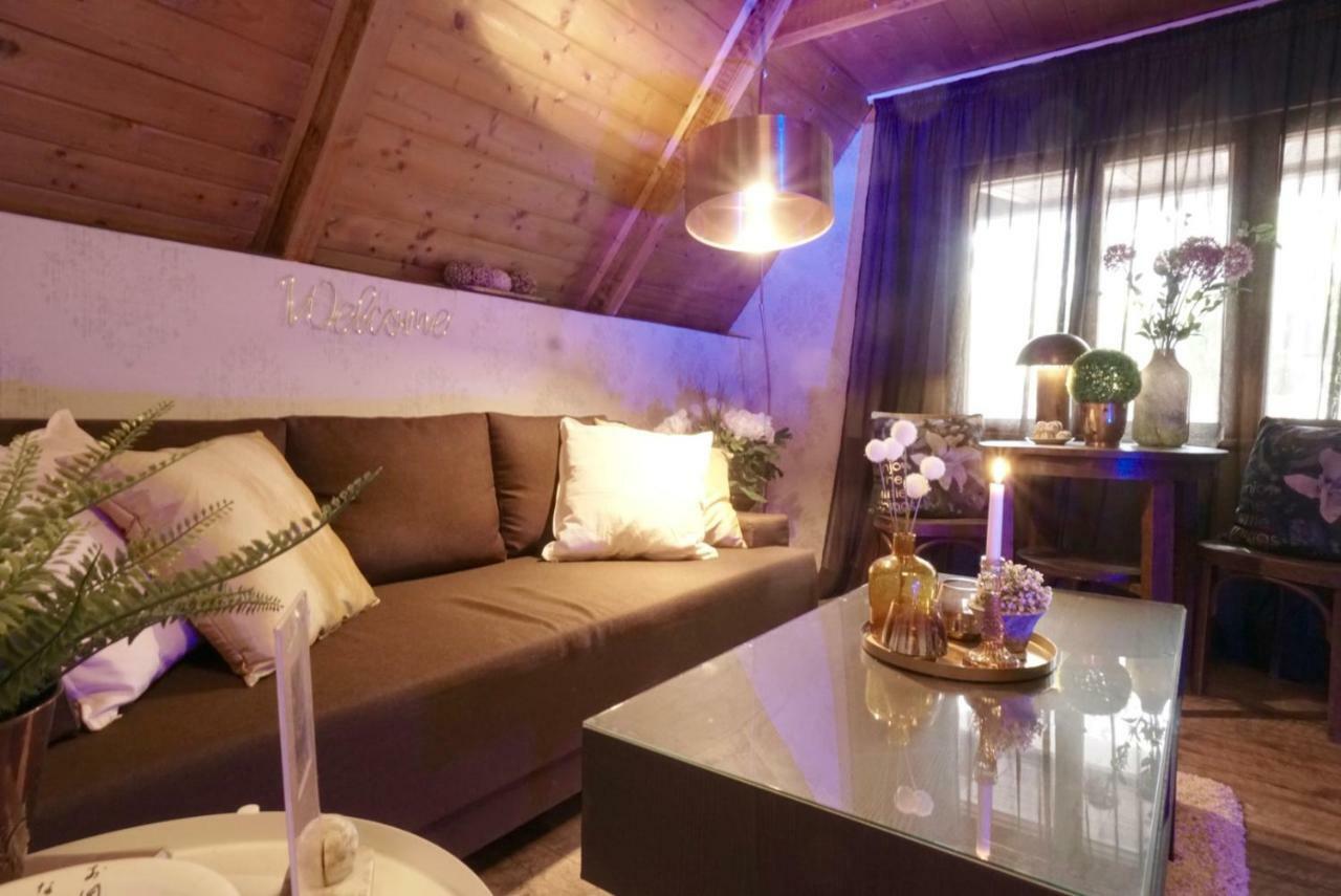 Nadi'S Holiday Home - Heart Of Woods, Szentendre Island Szigetmonostor Exteriör bild